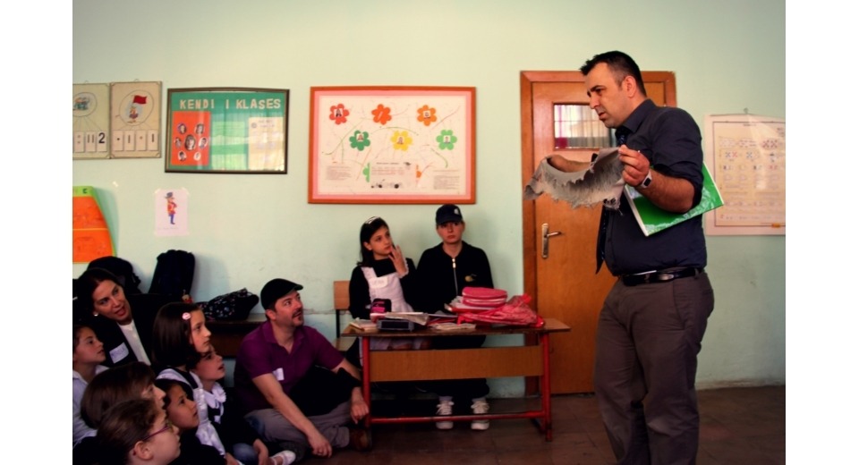 Nis programi “Teatri në edukim” në shkollën “Servete Maçi”