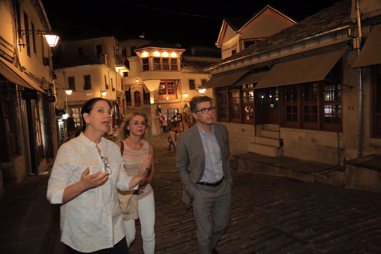 Kumbaro në Gjirokastër me drejtorin e Bankës Botërore