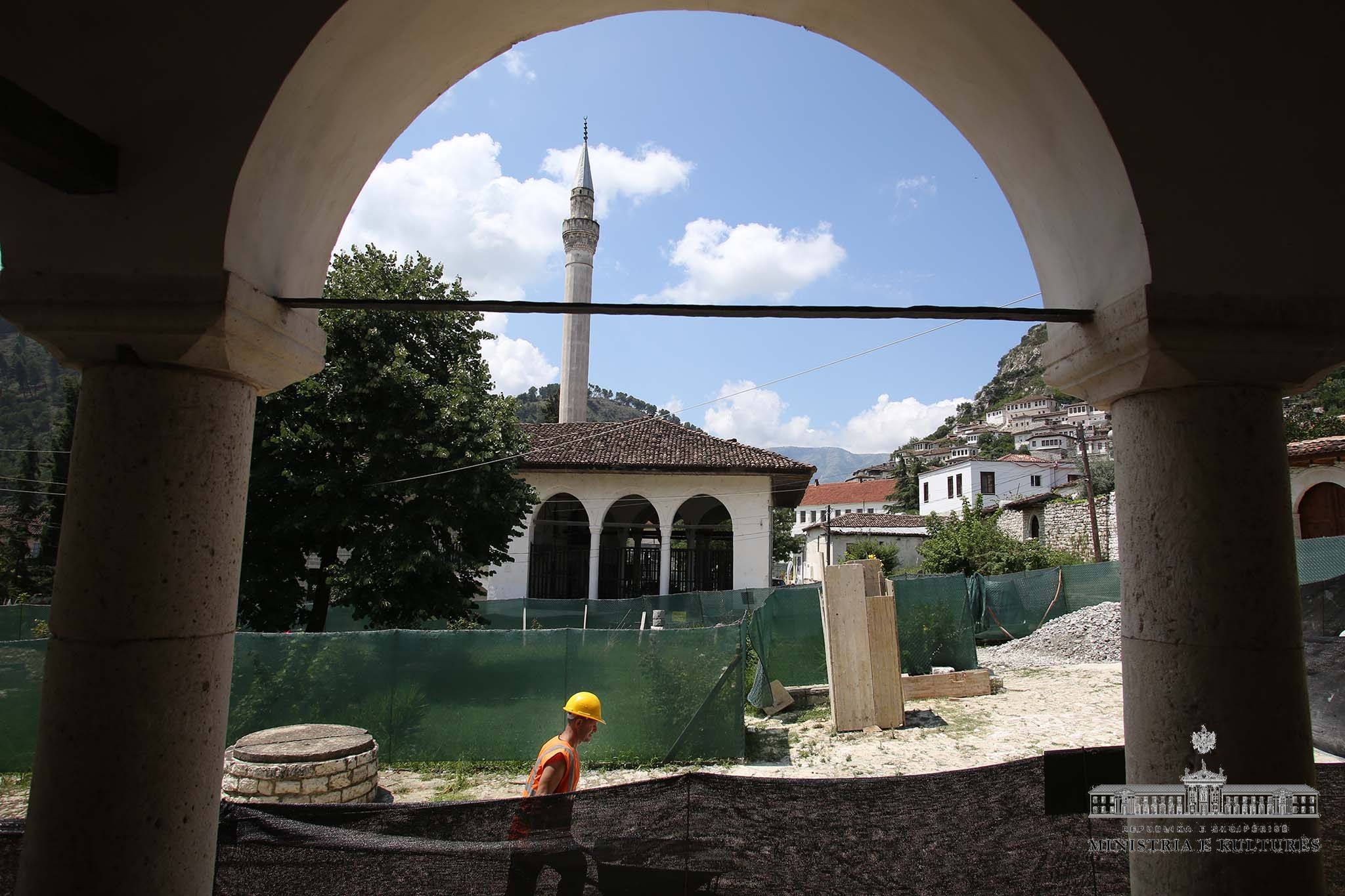 Kumbaro inspekton Xhaminë Mbret/Synojmë turizëm gjithëvjetor